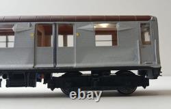 00 gauge RTR London Transport R Stock three car set
