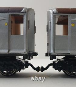 00 gauge RTR London Transport R Stock three car set