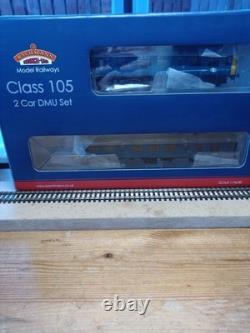 Bachmann OO Gauge 2 Car Dmu Set 31 325DC. Class 105 Blue with Yellow Stripe DCC