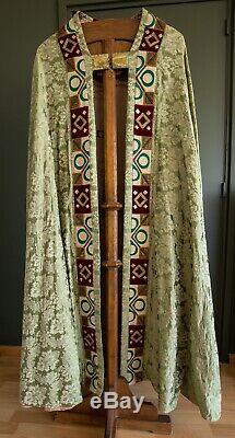 Beautiful set of two green vestments. Cope and Vestment from atelier Pijnappel