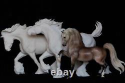 Breyer Size 1/9 Model Horse Shire Horse Pair Pull Mares Set Of Two- White Resin