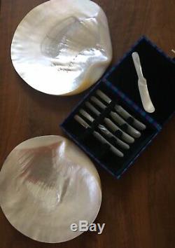 Fine Caviar Set Two Natural Mother of Pearl Shell Plates, 6 Spreading Knife Set