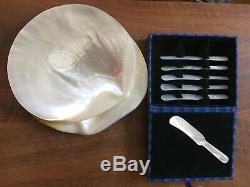 Fine Caviar Set Two Natural Mother of Pearl Shell Plates, 6 Spreading Knife Set