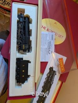 Hornby R1066 USED The Boxed Set LMS 8F No. 84453 plus 3 Pulman Coaches, Track, Co