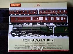 Hornby Railways Boxed Set TORNADO EXPRESS A1 Loco + 3 Coaches ideal Xmas present