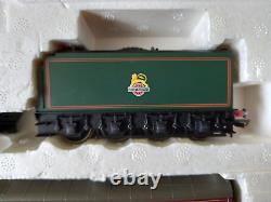 Hornby Railways Boxed Set TORNADO EXPRESS A1 Loco + 3 Coaches ideal Xmas present