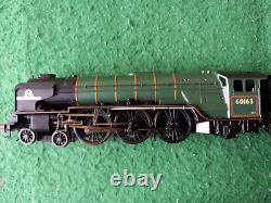 Hornby Railways Boxed Set TORNADO EXPRESS A1 Loco + 3 Coaches ideal Xmas present