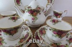 Lovely Royal Albert Old Country Roses 10 Piece TEA FOR TWO SET (893)
