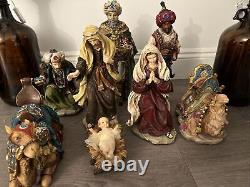 Nativity scene ceramic 12 Mary, Joseph, Baby Jesus, 3 Wiseman and two camels