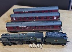 OO Gauge Hornby Train Box Set R2329M Thames-Clyde Express 977/1500