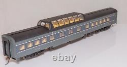 Rivarossi R6994, Ho scale, Set of 4 Union Pacific two tone grey coaches