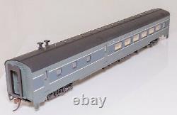 Rivarossi R6994, Ho scale, Set of 4 Union Pacific two tone grey coaches