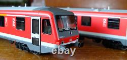 Roco 63013 HO gauge DB BR 628 two car DMU set in Red livery