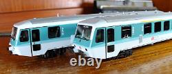 Roco 63015 HO gauge DB BR 628 two car DMU set in white and green livery
