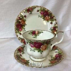 Royal Albert Old Country Roses 27 Piece, 8 Place Tea Set Sugar, Cream, B. B Plate