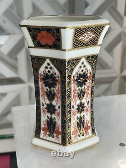 Royal Crown Derby Old Imari bone china 1128 vase set of two