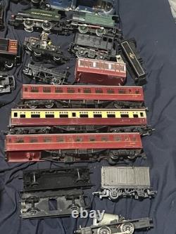 Set Of 00 Gauge Trains And Carriages and extras. Please See Description
