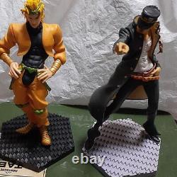 Set of two prize figures of JoJo's Bizarre Words Dio and Sorajo Jotaro. Japan