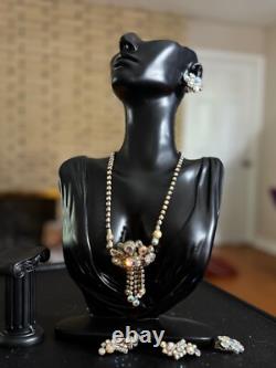 Vintage Unique Design necklace set two pairs of clip on earrings and a necklace