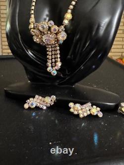 Vintage Unique Design necklace set two pairs of clip on earrings and a necklace