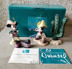 WDCC TWO GUN MICKEY COLOR SET AND TITLE REEL With BOX COA