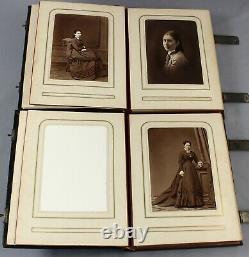 19ec Deux Albums De Photographies D'armoires Européennes Aristocrat Prussia / Allemagne