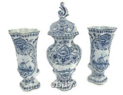 Ancien ensemble de garniture bleu et blanc de Delft avec deux vases et une urne à couvercle, extrêmement rare 3