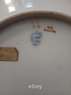 Assiettes en porcelaine peintes à la main Royal Vennia, signées, lot de deux