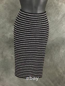 BEAU ensemble jupe en tricot multicolore bleu noir rose perle de la collection St John taille 4