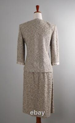 COLLECTION ST. JOHN Ensemble de top et jupe en tweed clouté 2 pièces à 1890 $ Taille 4