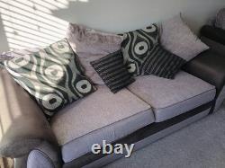 Canapé et deux fauteuils avec repose-pieds, ensemble (à retirer sur place)