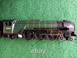 Coffret de trains Hornby Railways TORNADO EXPRESS A1 Loco + 3 Coaches cadeau de Noël idéal