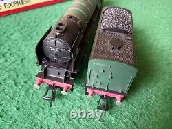 Coffret de trains Hornby Railways TORNADO EXPRESS A1 Loco + 3 Coaches cadeau de Noël idéal