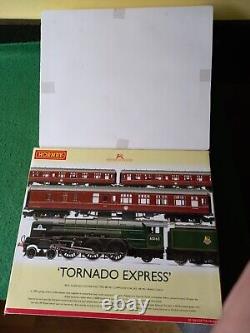 Coffret de trains Hornby Railways TORNADO EXPRESS A1 Loco + 3 Coaches cadeau de Noël idéal