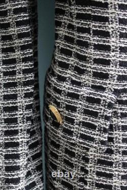 Collection ST. JOHN Veste et jupe noire et blanche L 10 12 tailleur 2 pièces boutons dorés à carreaux