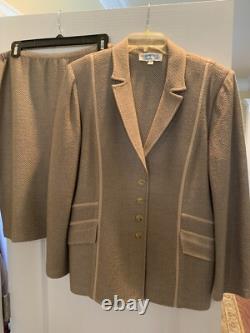 Collection St John Ensemble 2 pièces Veste en tricot chevron taupe et jupe, Taille 12