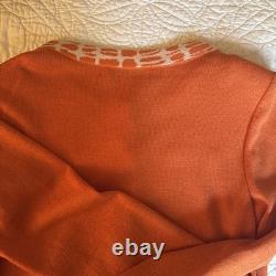 Collection St. John Pull boutonné en émail orange magnifique Taille 10