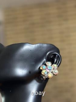 Collier au design vintage unique avec deux paires de boucles d'oreilles à clip et un collier.