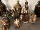 Crèche En Céramique Avec 12 Figurines : Marie, Joseph, Jésus Enfant, 3 Rois Mages Et Deux Chameaux