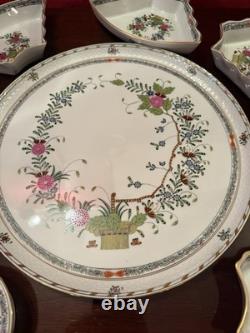 DEUX ENSEMBLES d'Assiettes à Hors d'Oeuvres en Porcelaine Peinte à la Main de Herend