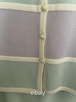 Ensemble Cardigan/Jupe en Tricot Santana de la Collection St. John Violet Clair/Minthe Taille S