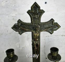 Ensemble D’autel Magnifique Crucifix Debout Avec Deux Candelabras Ornate Embossed Brass