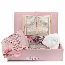 Ensemble De Cadeaux Islamiques De Luxe, Le Saint Coran, Rug De Prière, Cap, Châle, Deux Rosaires