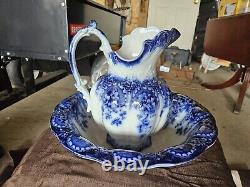 Ensemble carafe et bol en porcelaine royale