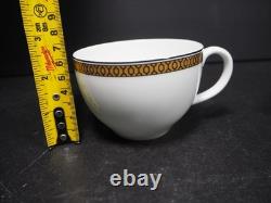 Ensemble complet de thé Wedgwood Cunard pour deux, théière, pichet, pot à sucre, tasses et sous-tasses.