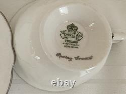 Ensemble de 12 tasses et soucoupes John Aynsley & Sons Spring Crocus, porcelaine fine