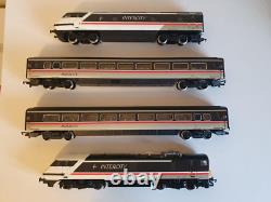 Ensemble de 4 voitures Hornby 00 Gauge Intercity 125 en livrée Swallow Ensemble de 4 voitures Hornby 00 Gauge Intercity 125 en livrée Swallow