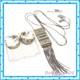 Ensemble De Boucles D'oreilles Créoles Et De Collier Long à Deux Tons Avec Franges De Tapisserie De Brighton, 180 $ Avec Pochette