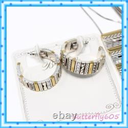 Ensemble de boucles d'oreilles créoles et de collier long à deux tons avec franges de tapisserie de Brighton, 180 $ avec pochette