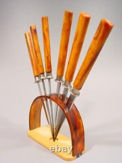 Ensemble de couteaux à fruits en bakélite marbrée ambre ART DECO à deux tons de couverts des années 1920 en catalin